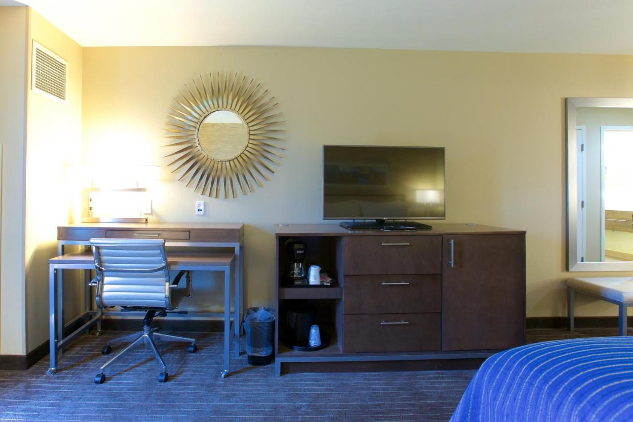 Holiday Inn Express Fargo Sw I94 Medical Center, An Ihg Hotel Dış mekan fotoğraf